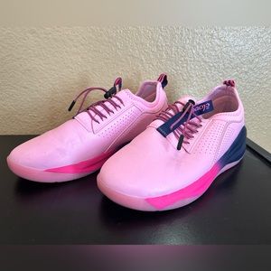 Clove W8 Pink Nursing Sneakers